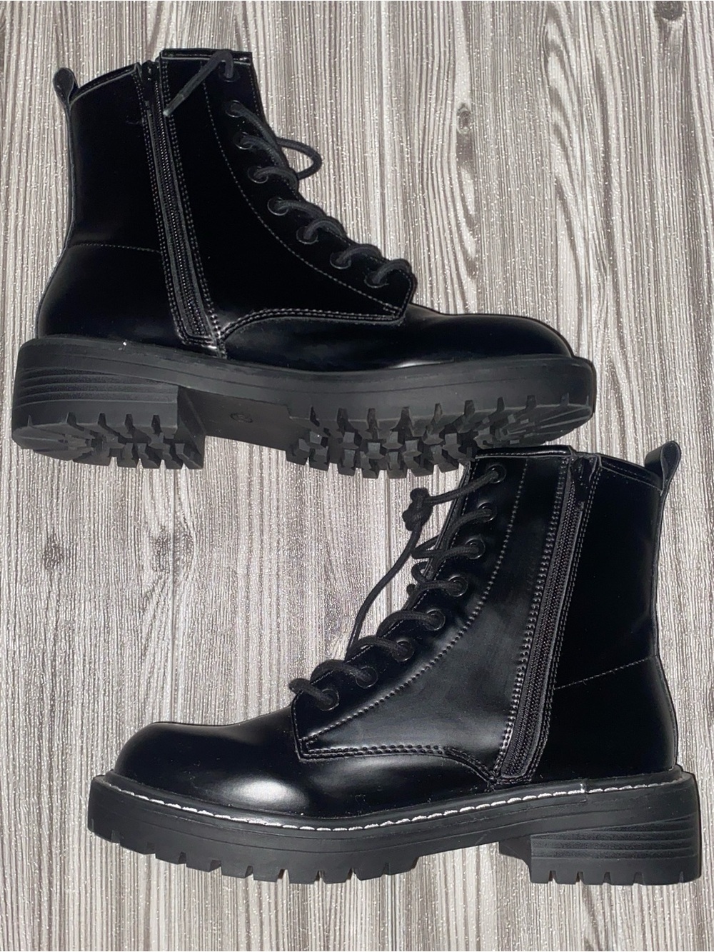 Women's Black Patent Lace-Up Combat Boots – Contrast Stitching - Pre Loved🩷 - Picture 2 of 6